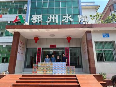 酷夏送清凉         关怀暖人心
